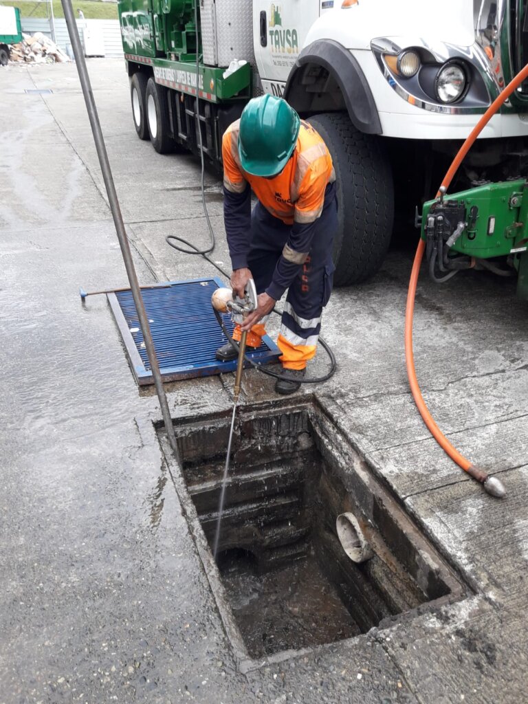 Beneficios de la limpieza de tanques sépticos periódica.