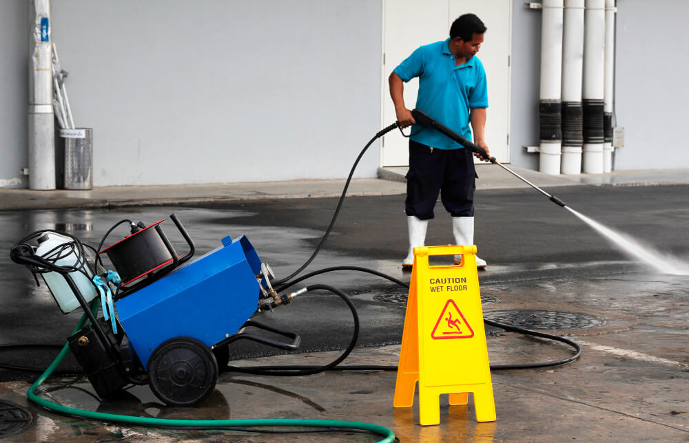 Lavado y limpieza de estacionamiento