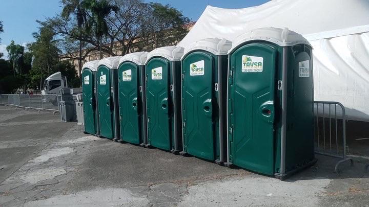 Cuántos baños debe tener un salón de eventos en Panamá