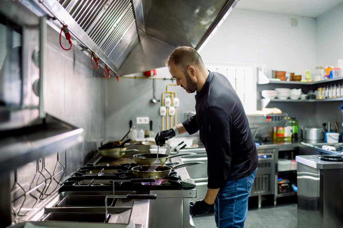 Señales de que la trampa de grasa compromete tu cocina comercial